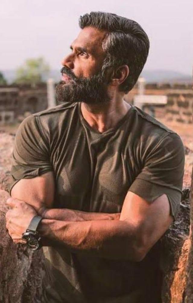 Chiselled jawline, well-toned biceps and a grey beard, what else is required to make people drool over Suniel Shetty?